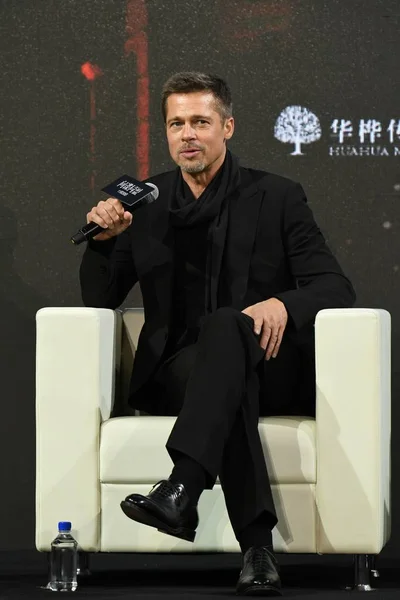 Amerykański Aktor Brad Pitt Uczęszcza Konferencji Prasowej Promowania Swojego Nowego — Zdjęcie stockowe