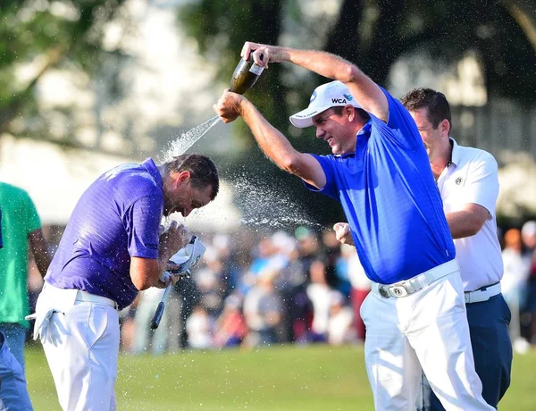 Golfista Australiano Sam Brazel Izquierda Celebra Después Ganar Abierto Hong — Foto de Stock