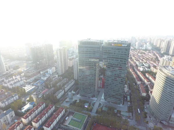 Vista Aérea Arranha Céu Forma Calças Jin Hongqiao International Center — Fotografia de Stock