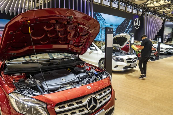 Gente Visita Stand Mercedes Benz Durante Shanghai Pudong International Automotive — Foto de Stock