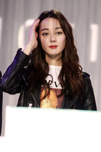 Uigur Dilraba Dilmurat 2019 상하이 Josiny에 기념식 — 스톡 사진