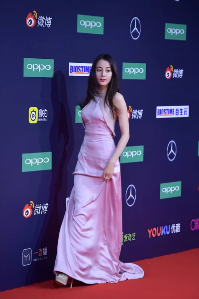 Uigur Dilraba Dilmurat 그녀가 2019 Weibo 2018 베이징에에서 카펫에 — 스톡 사진