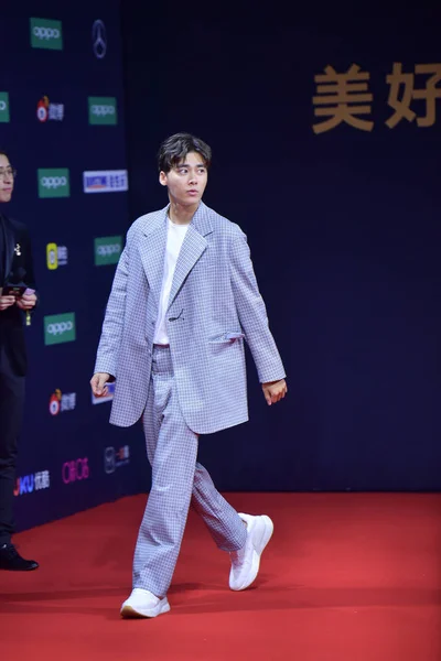 Actor Chino Yifeng Posa Mientras Llega Alfombra Roja Para Los — Foto de Stock