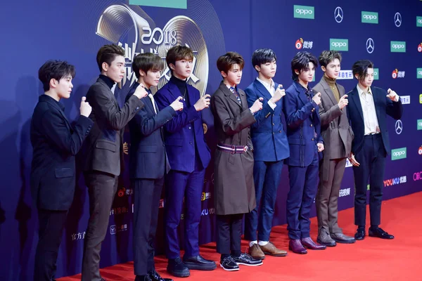 Members Chinese Boy Group Nine Percent Pose Arrive Red Carpet — Stock Photo, Image