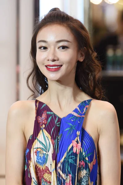中国女演员吴金燕出席2019年1月12日在中国上海为萨尔瓦托雷 费拉加莫举办的宣传活动 — 图库照片