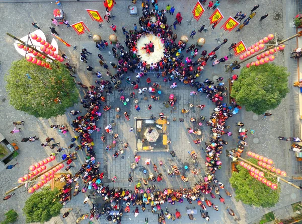 Chinesen Der Ethnischen Minderheit Der Tujia Pflücken Teige Die Vom — Stockfoto