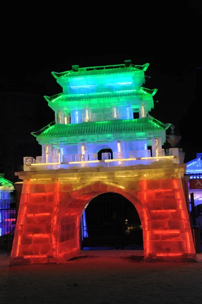 Éjszakai Kilátás Egy Jég Szobor Alatt Jég Lámpás Fesztivál Harbin — Stock Fotó