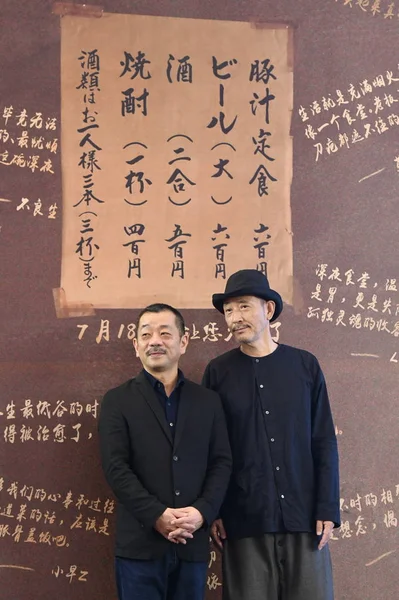 Actor Japonés Kaoru Kobayashi Derecha Director Cine Joji Matsuoka Asisten —  Fotos de Stock