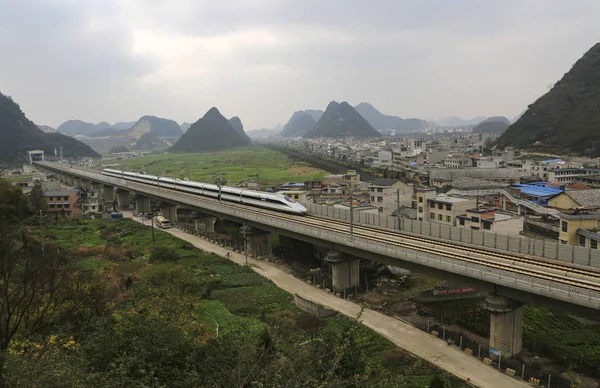 Ett Crh China Railway High Speed Bullet Tåg Färdas Hukun — Stockfoto