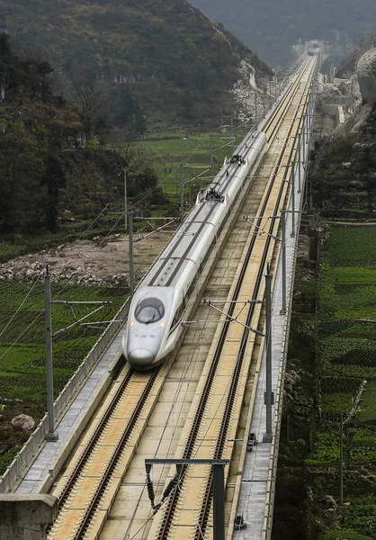 Ett Crh China Railway High Speed Bullet Tåg Färdas Hukun — Stockfoto