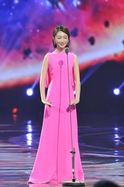Atriz Chinesa Zhou Dongyu Reage Durante Young Choice Youku Awards — Fotografia de Stock