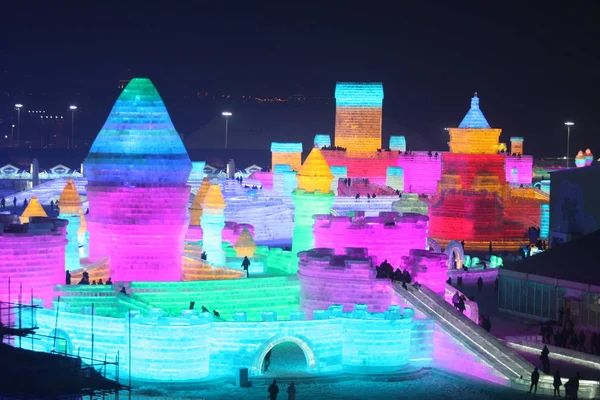 Tourists Visit Illuminated Ice Sculptures Trial Run 18Th China Harbin — Stock Photo, Image