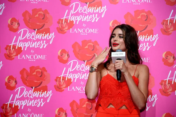 American Model Taylor Hill Poses Opening Event Lancome Declaring Happiness — стоковое фото