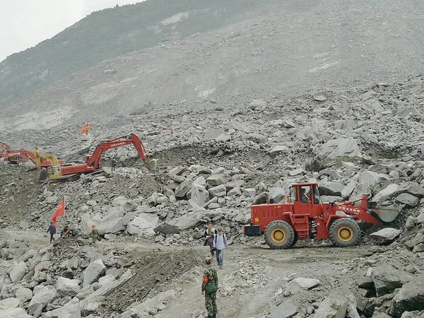 2017년 25일 쓰촨성 남서부 마오시안 응아와 티베트 치앙족 자치구의 산사태로 — 스톡 사진