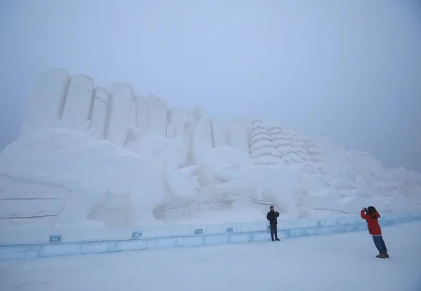 People Visit Illuminated Ice Sculptures 20Th China Harbin Ice Snow — Stock Photo, Image