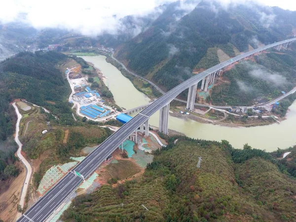 Section Libo Rongjiang Expressway Stretches Mountains Southwest China Guizhou Province — Stock Photo, Image