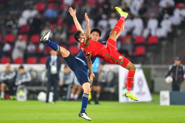 Wataru Endo Vänster Japan Landslaget Passerar Bollen Mot Spelare Oman — Stockfoto