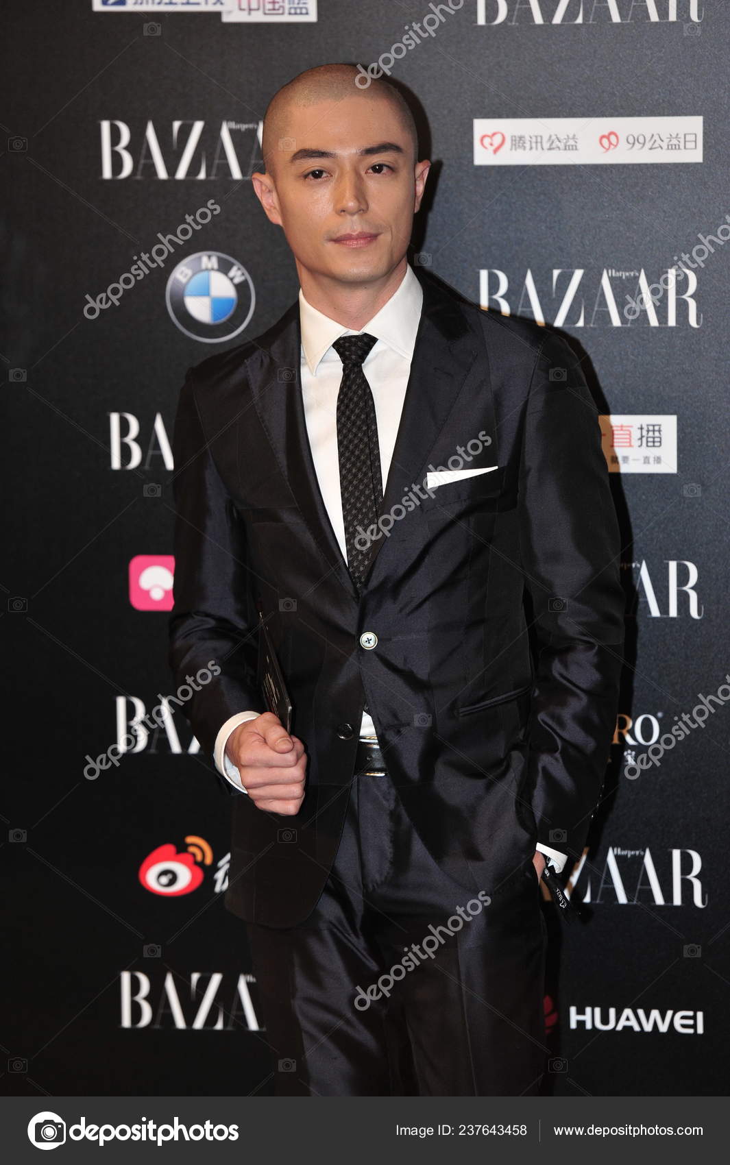 Taiwanese Actor Wallace Huo Arrives Red Carpet 2016 Bazaar Star Stock
