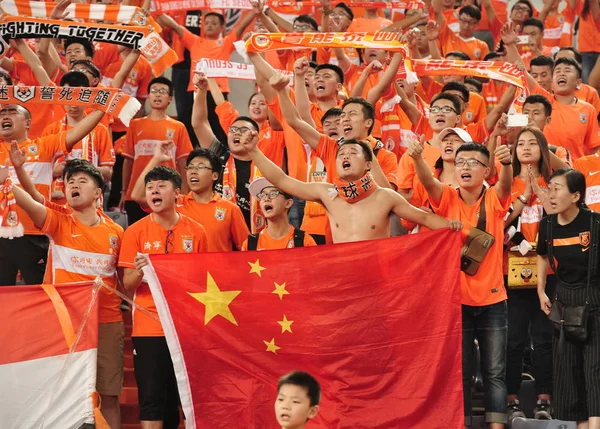 Los Aficionados Fútbol Chino Gritan Consignas Para Mostrar Apoyo Shandong — Foto de Stock