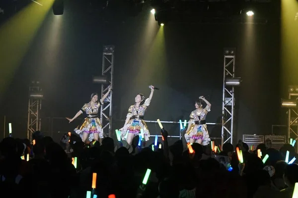 จากทางซ นาโอ ฟาฮาตะ และ ยากาตะ ของกล มสาวญ Ske48 แสดงท การประช — ภาพถ่ายสต็อก