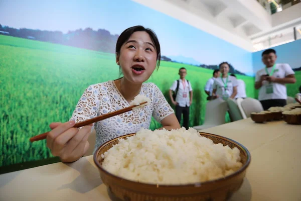 Çinli Kadın Zijun Weibo Üzerinde Super Eater Mizijun Olarak Bilinen — Stok fotoğraf