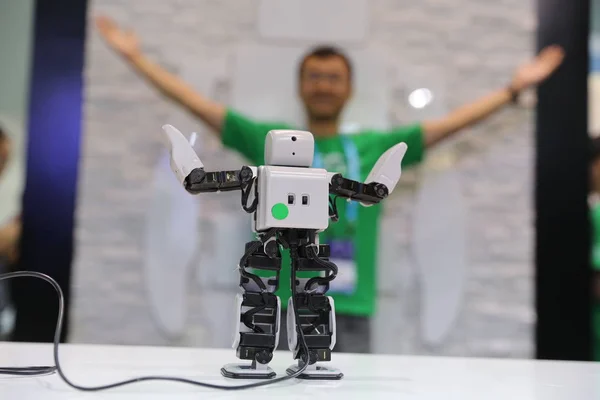 Plen2 Robot Spolupracuje Vystavovatel Během 2016 Mezinárodní Spotřebitelské Elektroniky Zobrazit — Stock fotografie