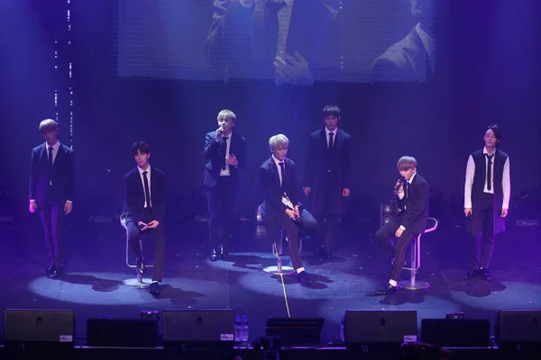 Medlemmar Sydkoreanska Pojke Gruppen Sjutton Utföra Vid Deras Konsert Taipei — Stockfoto