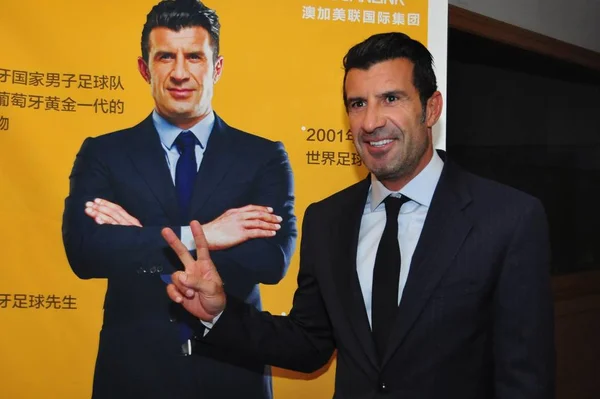 Portugalski Piłkarz Star Luis Figo Bierze Udział Konferencji Prasowej Dla — Zdjęcie stockowe