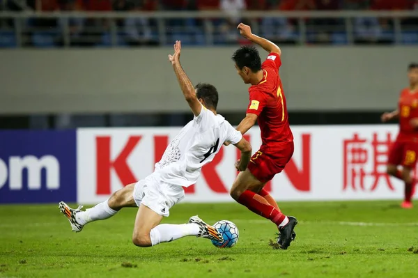 Lei China Direita Desafia Jogador Irã Durante Jogo Futebol Grupo — Fotografia de Stock