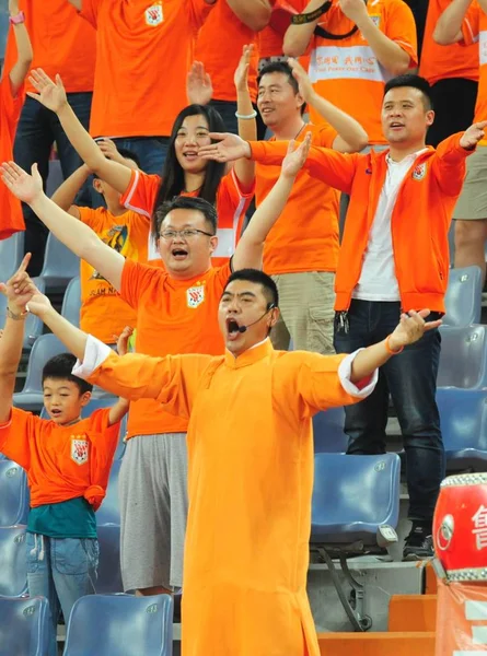 Chinese Football Fans Shout Slogans Show Support China Shandong Luneng — Stock Photo, Image