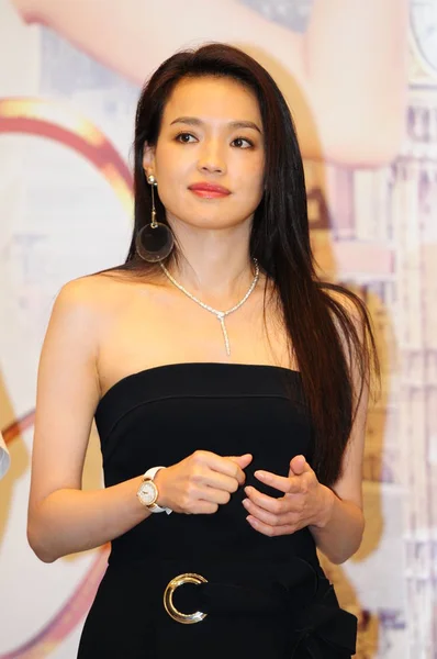 台湾の女優ミシェル チェンは パリのファッション週間秋 2016 年 台湾の女優ミシェル チェンは パリのファッション週間秋 2016 年