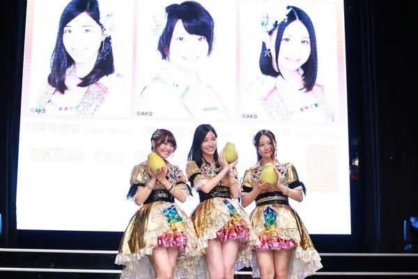 Soldan Sağa Japon Idol Lüzumlu Kız Grubu Ske48 Den Miki — Stok fotoğraf