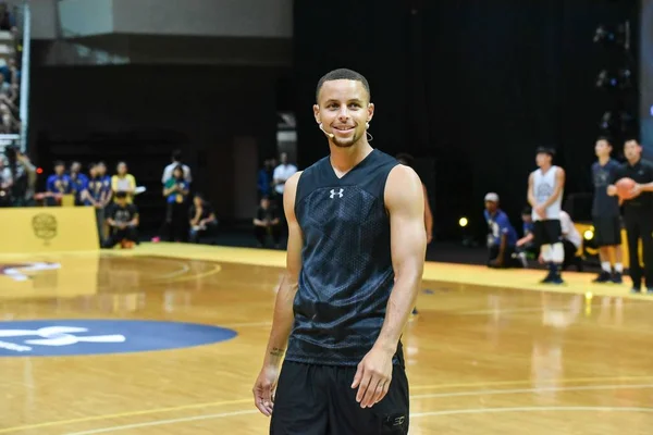 Amerykańskiej Koszykówki Gwiazda Stephen Curry Stanowi Spotkanie Gimnazjum Hsinchuang Taipei — Zdjęcie stockowe