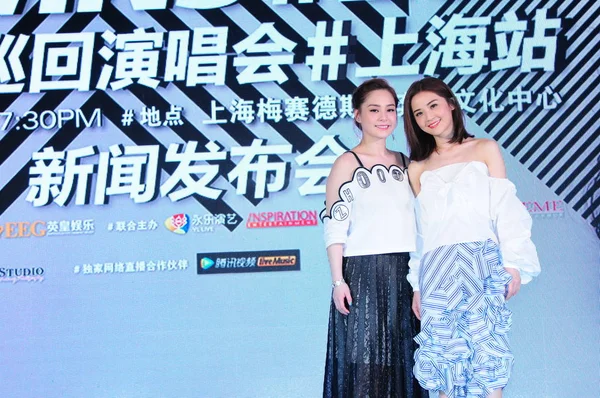 Gillian Chung Left Charlene Choi Hong Kong Pop Duo Twins — Stock Photo, Image