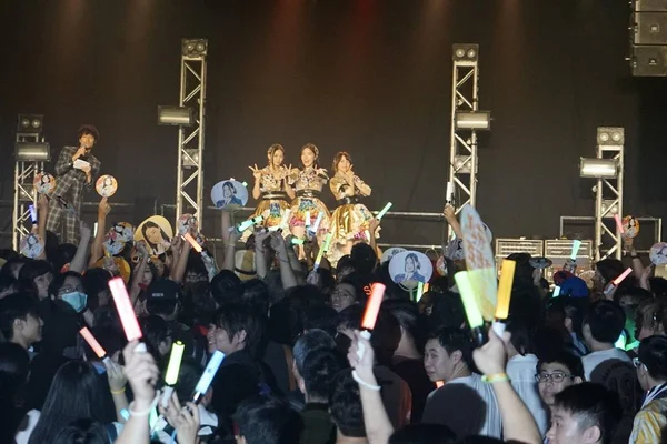 左から 古畑奈緒 松井十里奈 日本のアイドルガールズグループSke48の矢方美紀が 2016年9月7日に中国 香港で開催されたファンミーティングに出演 — ストック写真