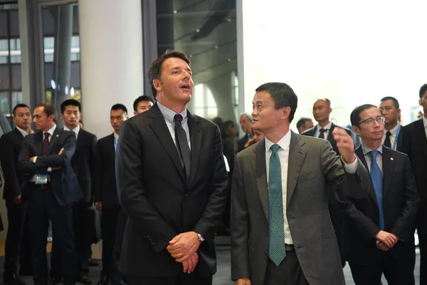 Jack Yun Davanti Destra Presidente Del Gruppo Alibaba Parla Con — Foto Stock