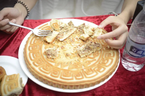 Webcasting Anchor Eats Two Kilogram Mooncake Challenge Changsha City Central — Stock Photo, Image