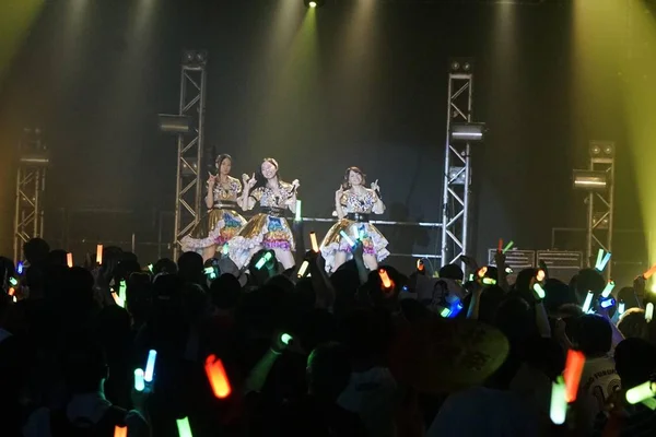จากทางซ นาโอ ฟาฮาตะ และ ยากาตะ ของกล มสาวญ Ske48 แสดงท การประช — ภาพถ่ายสต็อก