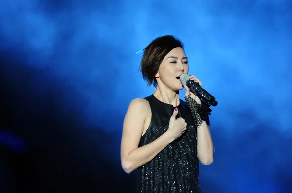 Сінгапурська Співачка Stefanie Співає Фестивалі Музики Відлуння Шанхаї Китай Серпня — стокове фото