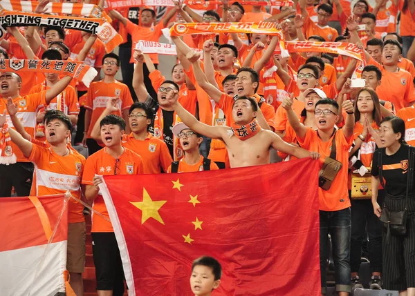 Chinese Football Fans Shout Slogans Show Support China Shandong Luneng — Stock Photo, Image
