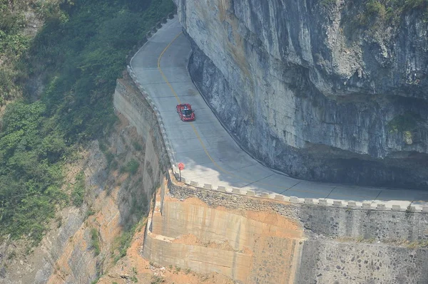 Piloto Italiano Fabio Barone Dirige Carro Esportivo Ferrari Estrada Tongtian — Fotografia de Stock