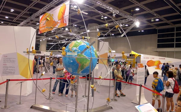 Modèle Beidou Satellite Est Exposé Lors Innotech Expo 2016 Hong — Photo