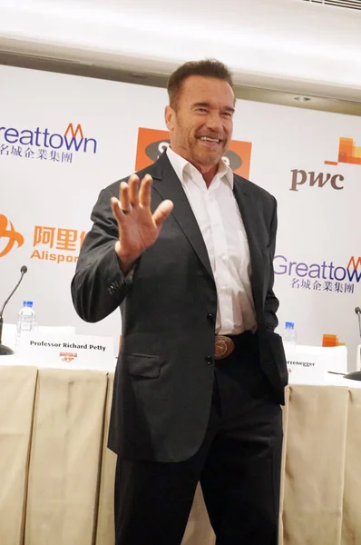 Actor Estadounidense Gobernador California Arnold Schwarzenegger Asiste Una Conferencia Prensa — Foto de Stock