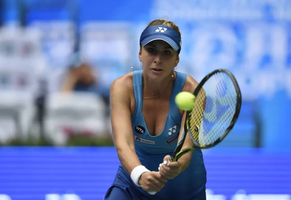 Белінда Bencic Швейцарії Повертає Постріл Світлана Кузнєцова Росії Під Час — стокове фото