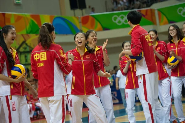 Gracze Chińskiej Reprezentacji Kobiet Piłce Siatkowej Uczestniczyć Wydarzeniu Spotkanie Fanów — Zdjęcie stockowe