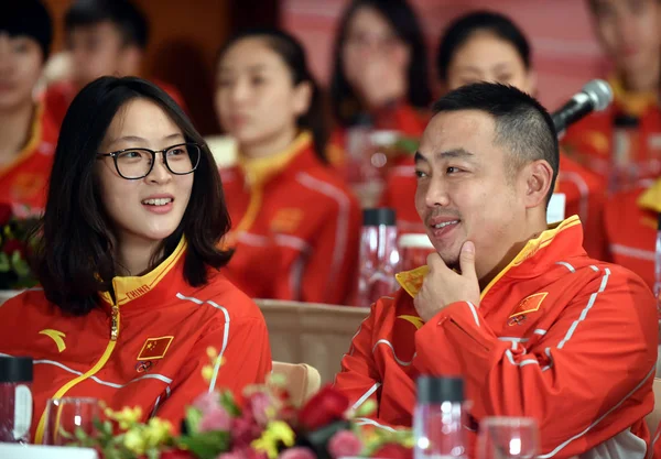 Guoliang Право Тренер Національної Команди Настільного Тенісу Китаю Хуей Ruoqi — стокове фото