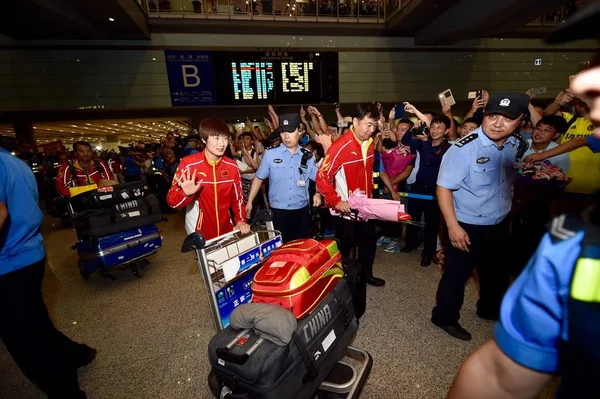 Čínský Stolní Tenis Olympijský Mistr Ding Ning Centrum Vítán Pekingském — Stock fotografie