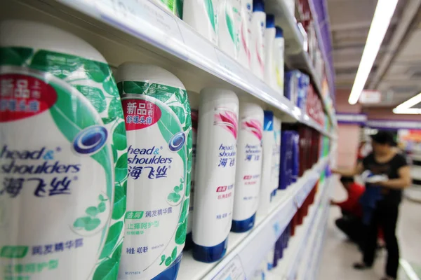 Bottiglie Shampoo Head Shoulders Procter Gamble Sono Vendita Sullo Scaffale — Foto Stock