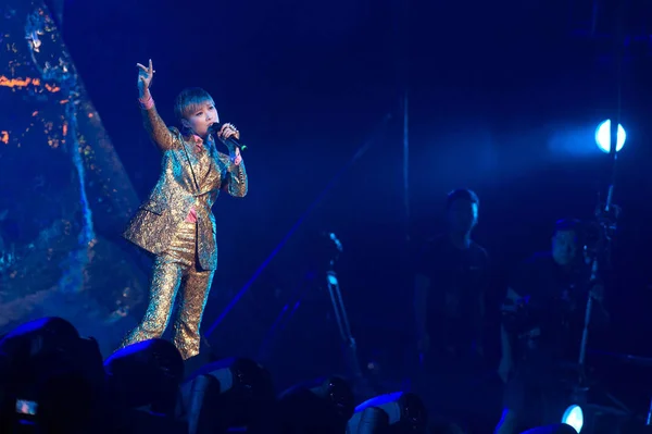 Κινεζικό Τραγουδιστή Yuchun Που Ονομάζεται Επίσης Chris Lee Εκτελεί Συναυλία — Φωτογραφία Αρχείου