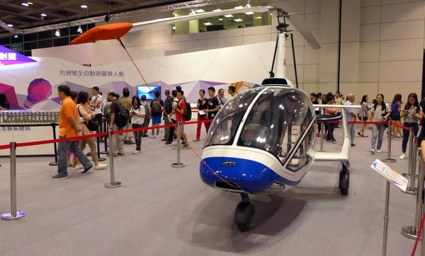 Ένα Μοντέλο Ελικόπτερο Είναι Οθόνη Κατά Διάρκεια Της Innotech Expo — Φωτογραφία Αρχείου
